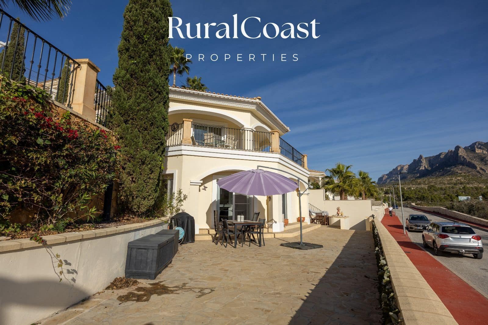 5 bedroom Villa for sale in Busot with pool garage - € 695,000 (Ref: 9496393)