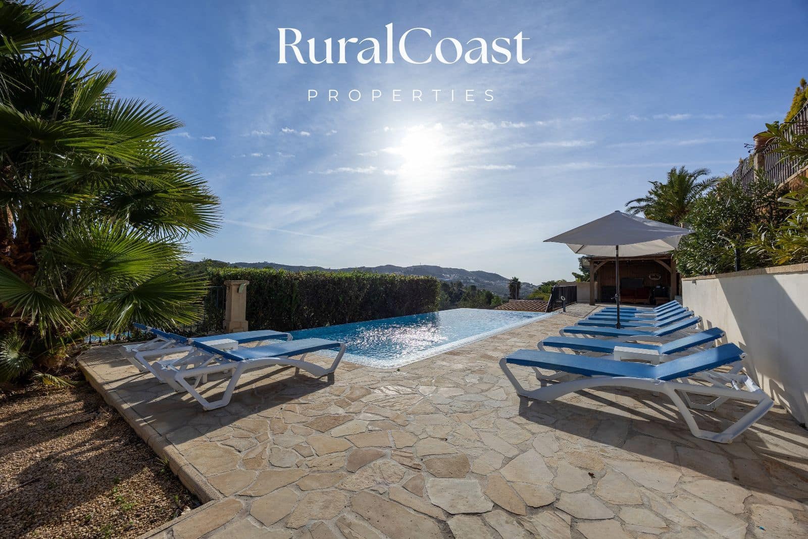 5 bedroom Villa for sale in Busot with pool garage - € 695,000 (Ref: 9496393)