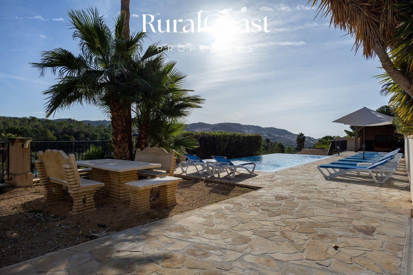 5 bedroom Villa for sale in Busot with pool garage - € 695,000 (Ref: 9496393)