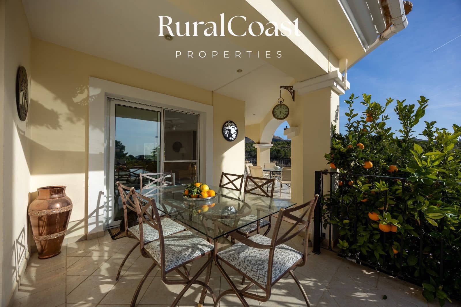 5 bedroom Villa for sale in Busot with pool garage - € 695,000 (Ref: 9496393)