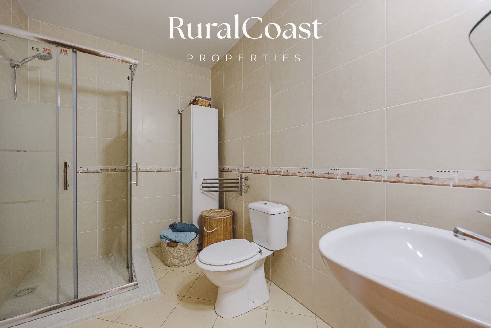 5 bedroom Villa for sale in Busot with pool garage - € 695,000 (Ref: 9496393)