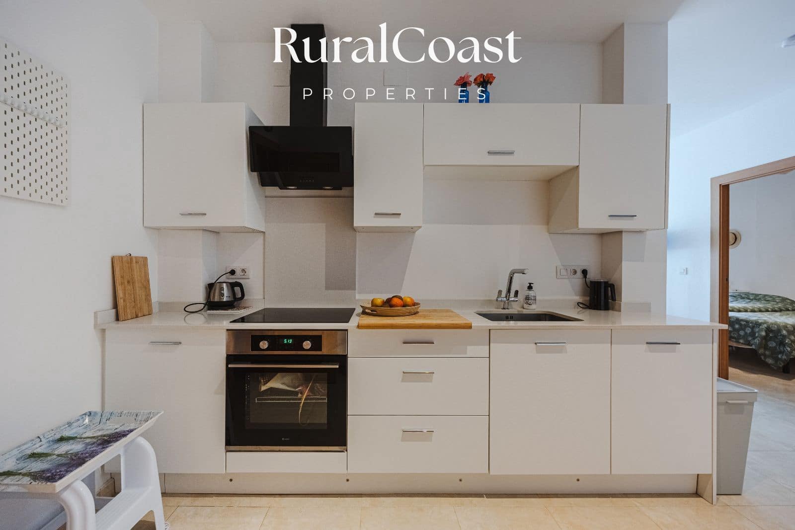 5 bedroom Villa for sale in Busot with pool garage - € 695,000 (Ref: 9496393)