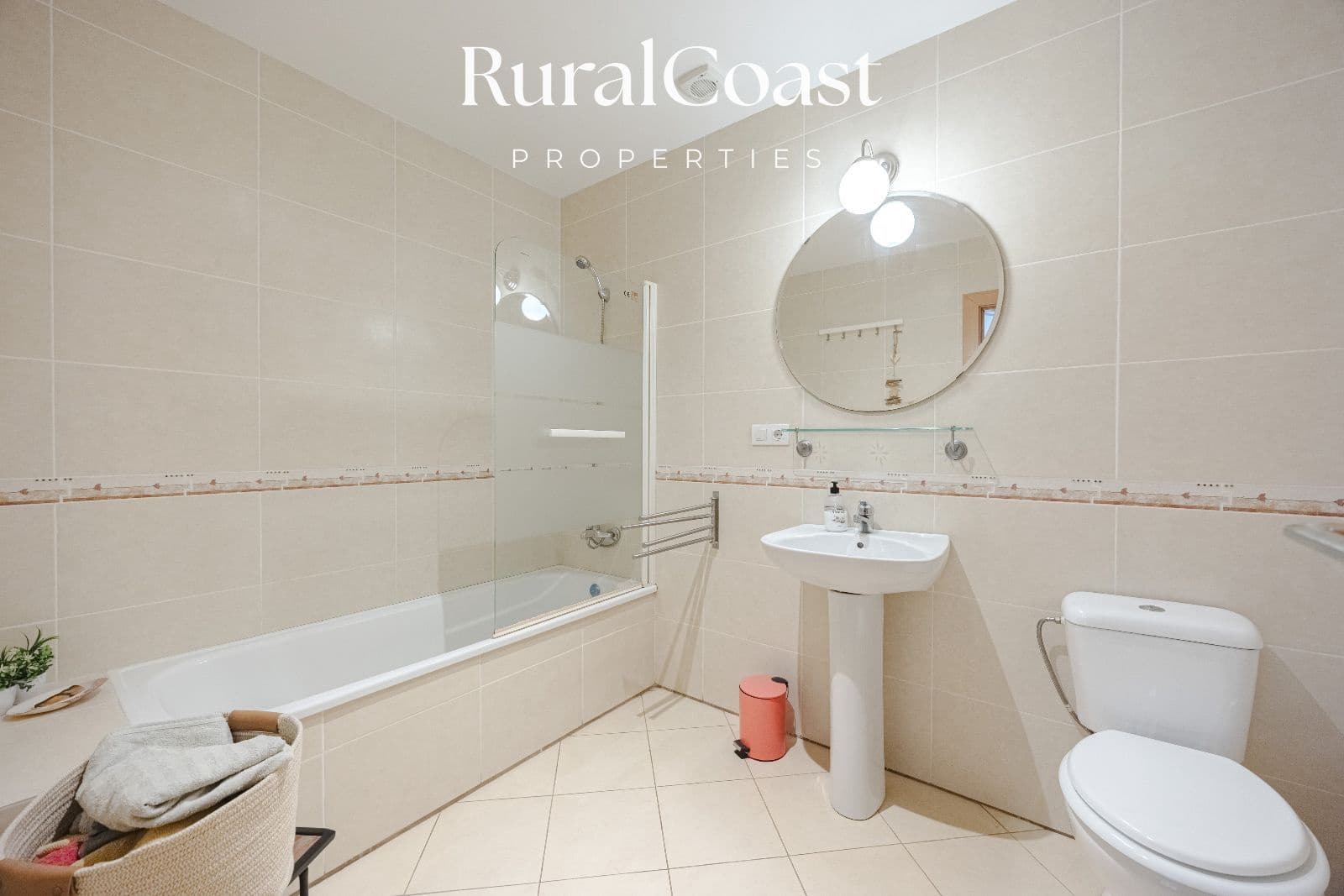 5 bedroom Villa for sale in Busot with pool garage - € 695,000 (Ref: 9496393)