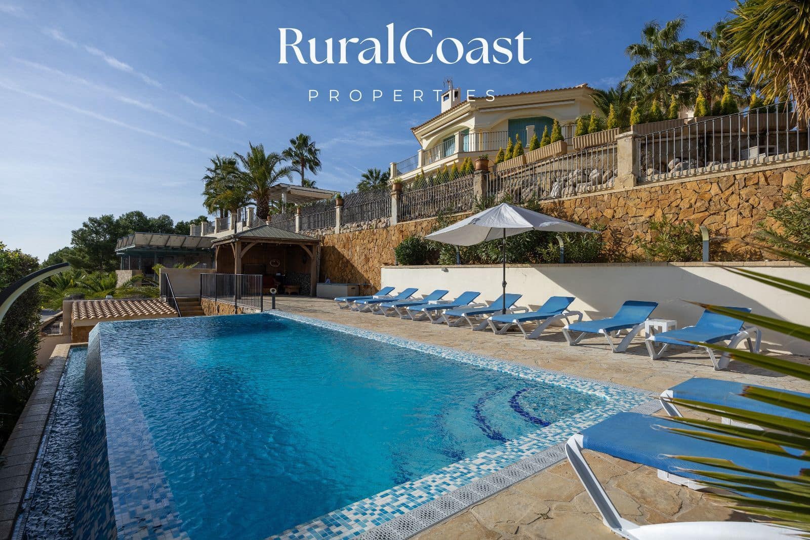 5 bedroom Villa for sale in Busot with pool garage - € 695,000 (Ref: 9496393)