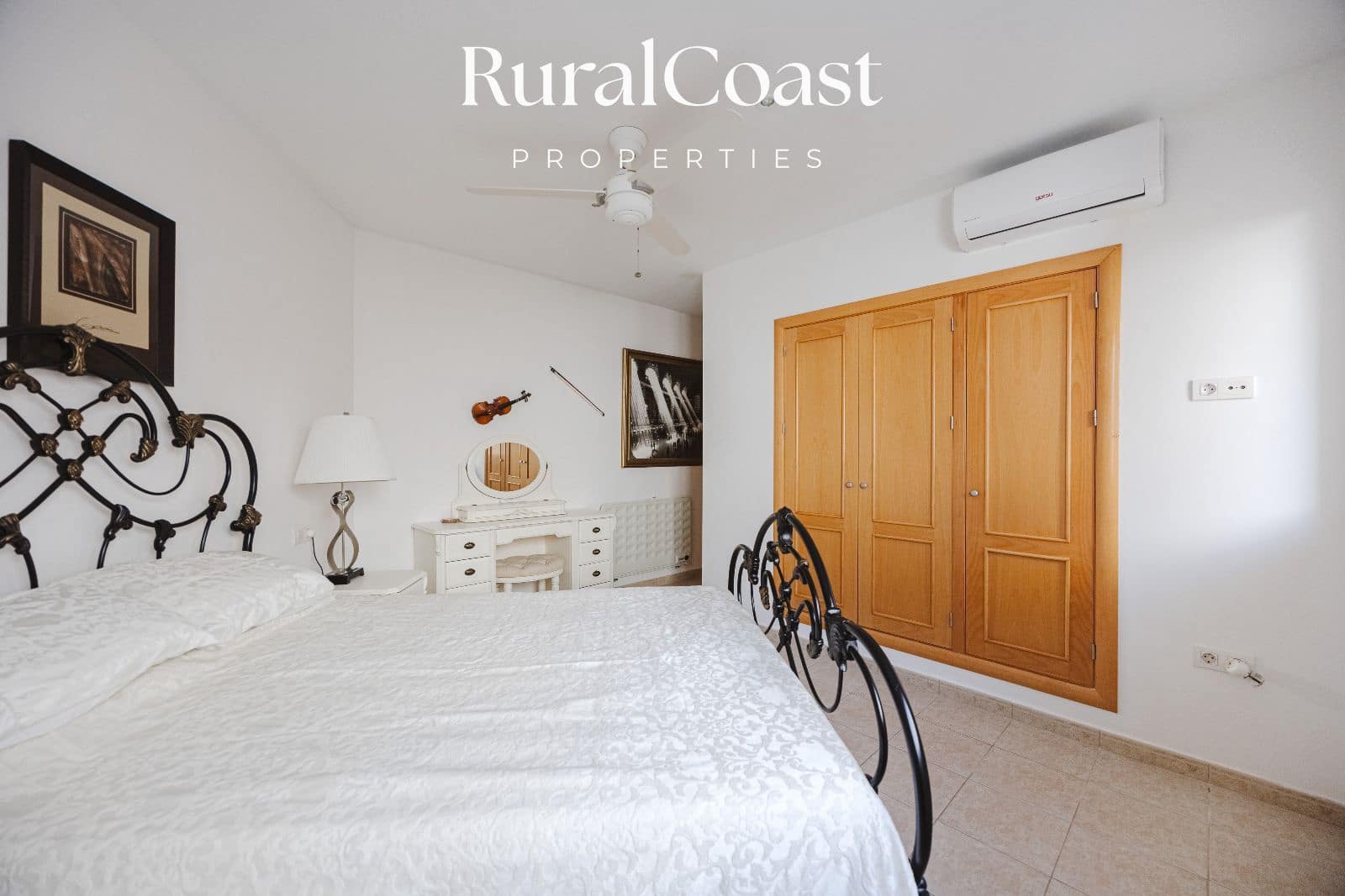 5 bedroom Villa for sale in Busot with pool garage - € 695,000 (Ref: 9496393)