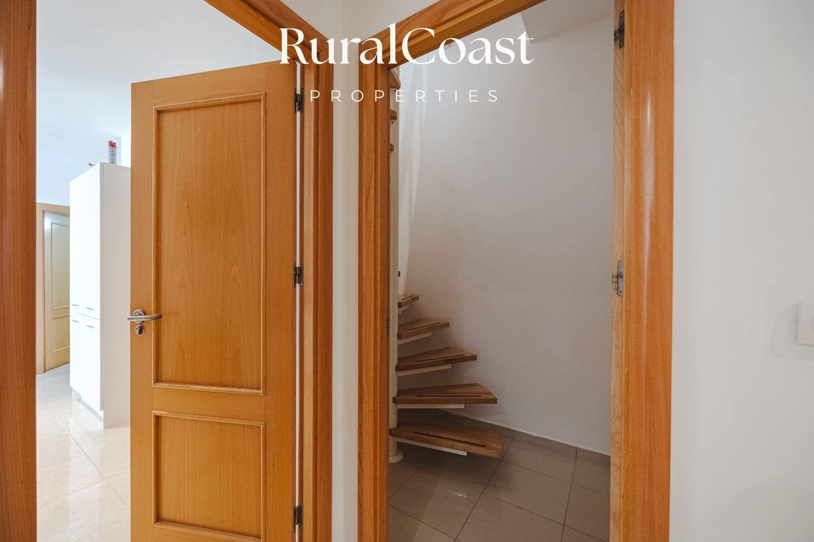 5 bedroom Villa for sale in Busot with pool garage - € 695,000 (Ref: 9496393)