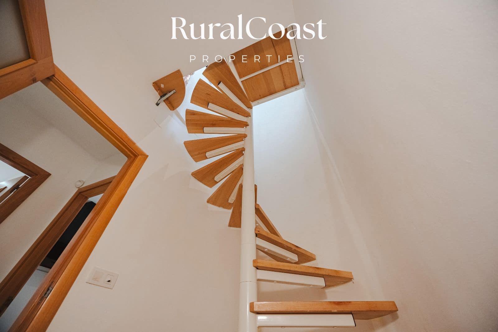 5 bedroom Villa for sale in Busot with pool garage - € 695,000 (Ref: 9496393)