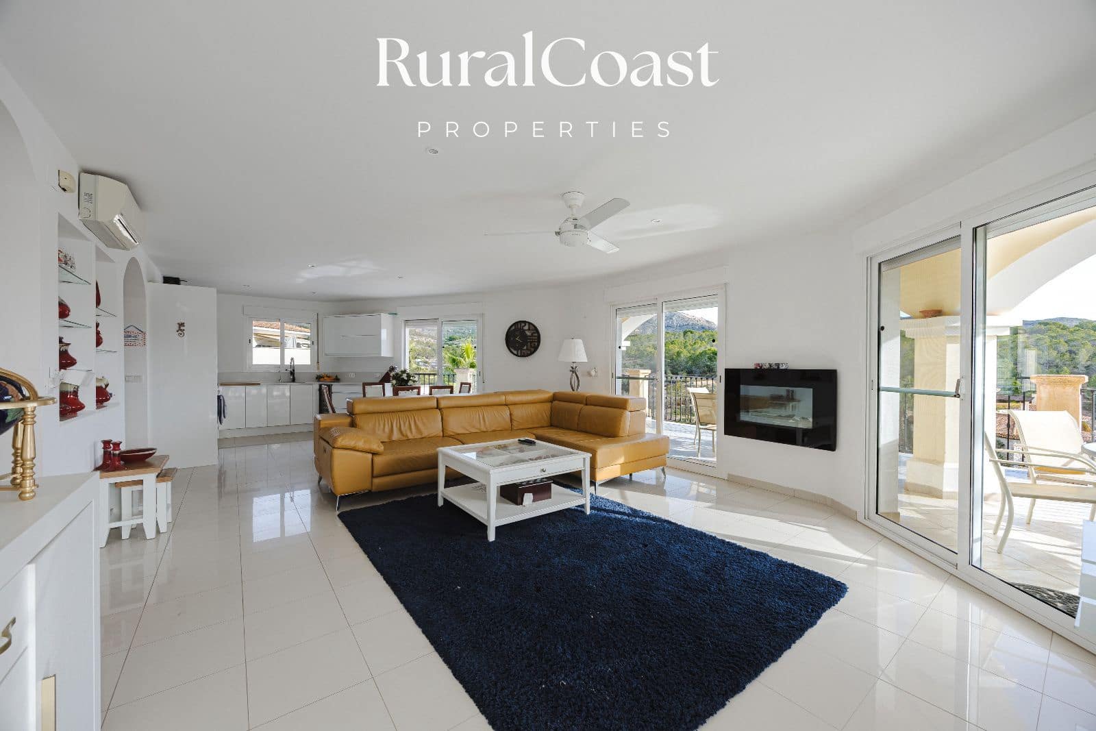 5 bedroom Villa for sale in Busot with pool garage - € 695,000 (Ref: 9496393)