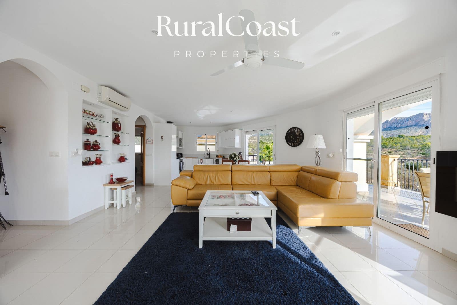 5 bedroom Villa for sale in Busot with pool garage - € 695,000 (Ref: 9496393)