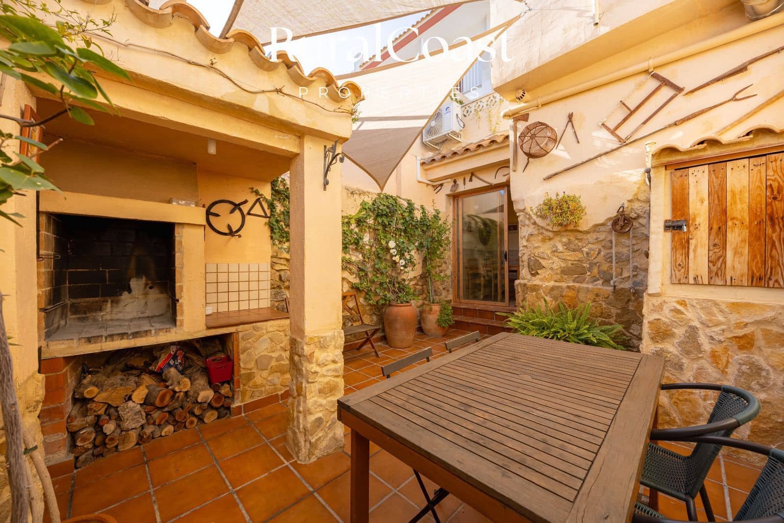 4 bedroom Villa for sale in Busot - € 259,000 (Ref: 9516607)