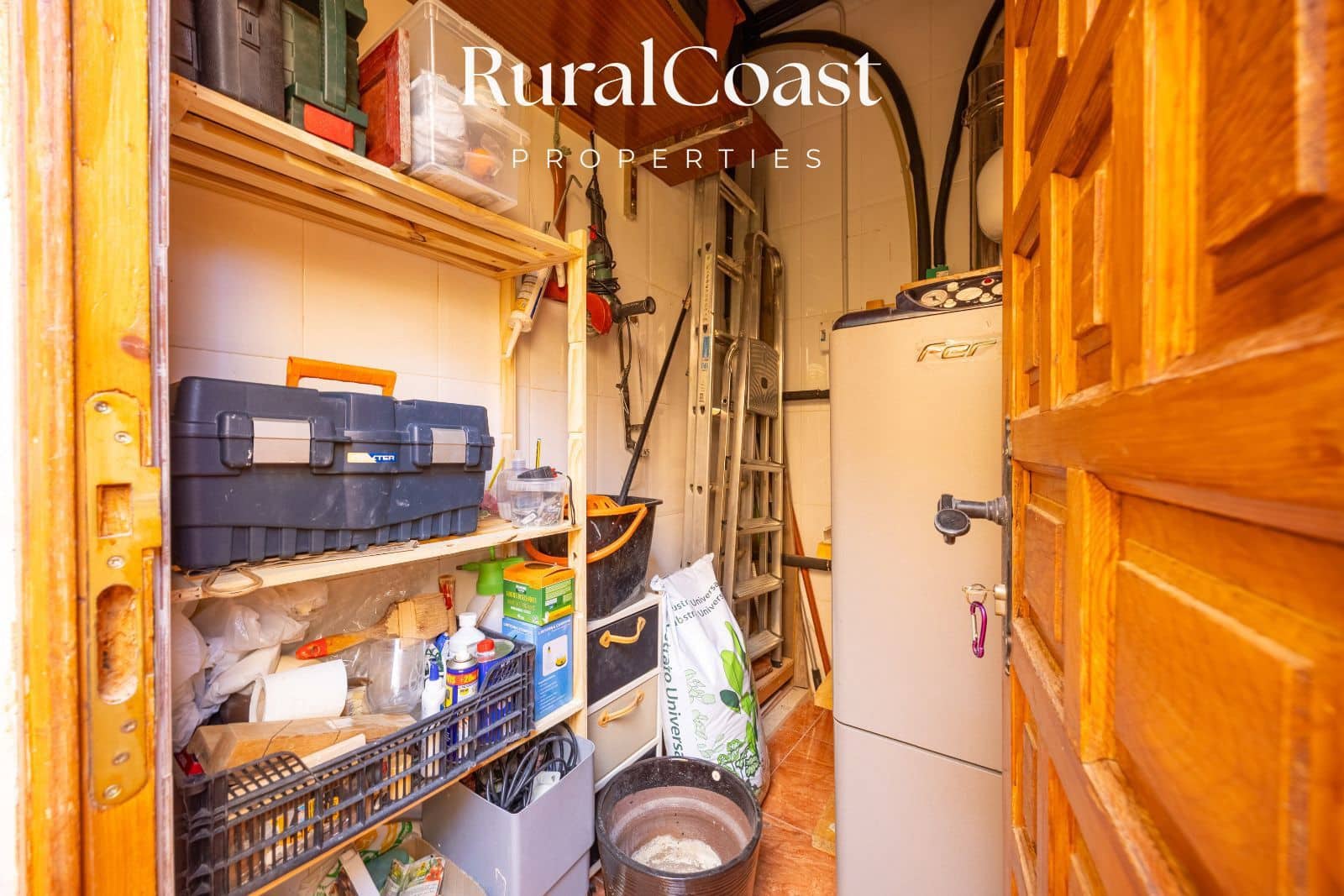 4 bedroom Villa for sale in Busot - € 259,000 (Ref: 9516607)