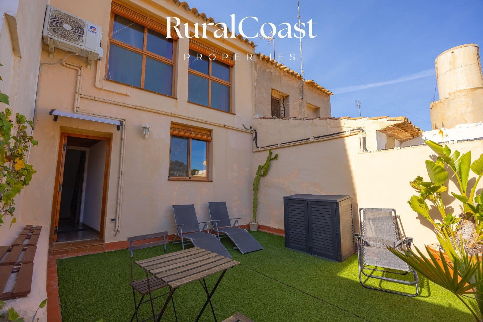 4 bedroom Villa for sale in Busot - € 259,000 (Ref: 9516607)