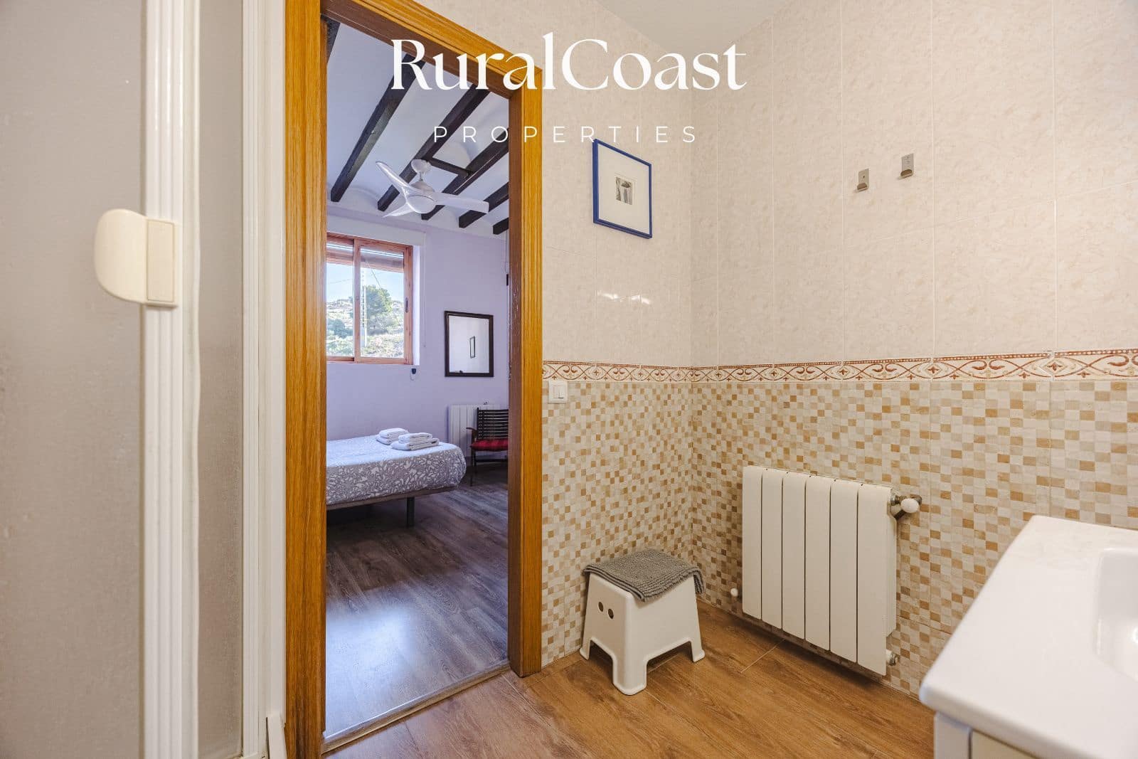 4 bedroom Villa for sale in Busot - € 259,000 (Ref: 9516607)