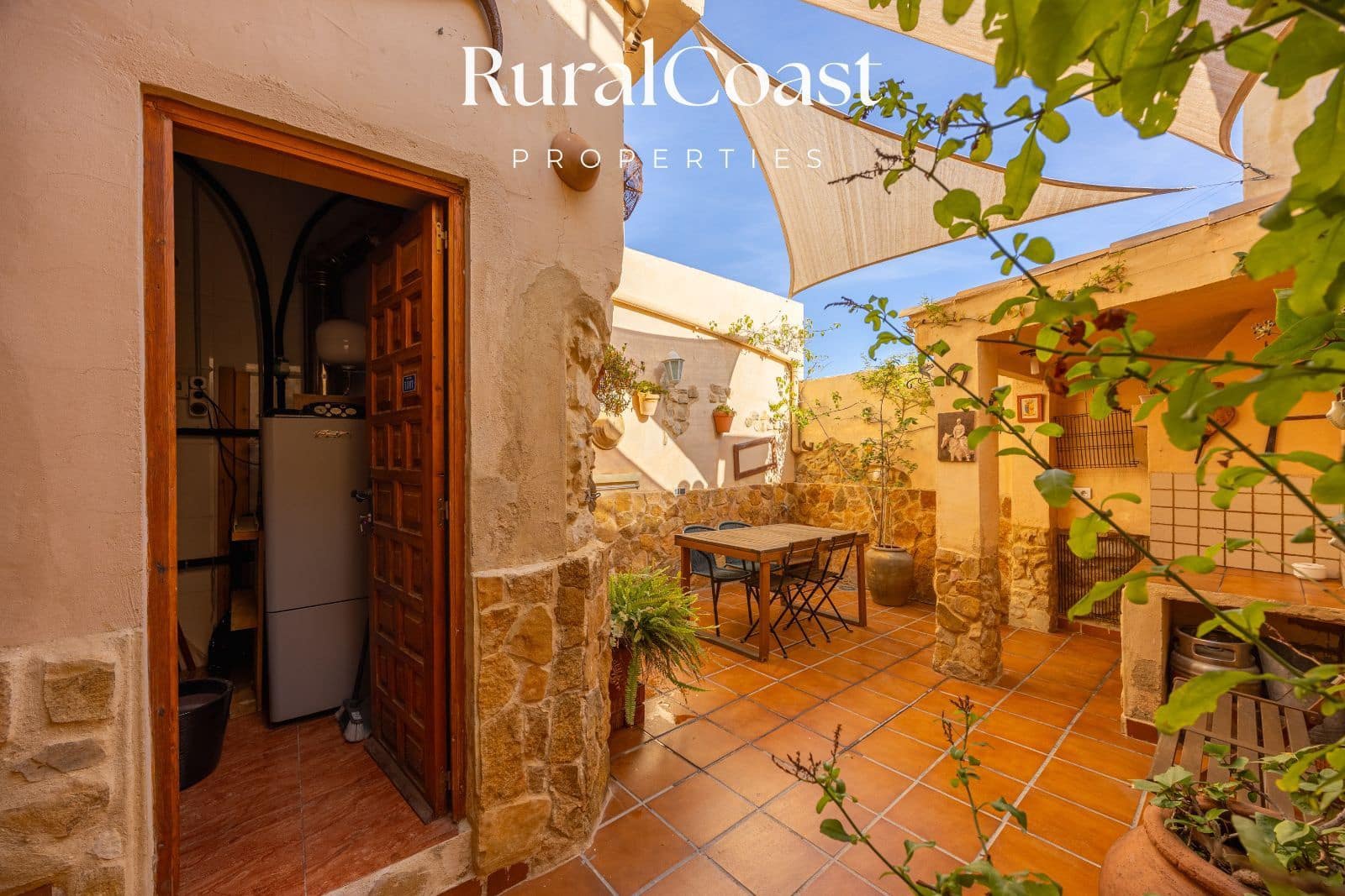 4 bedroom Villa for sale in Busot - € 259,000 (Ref: 9516607)