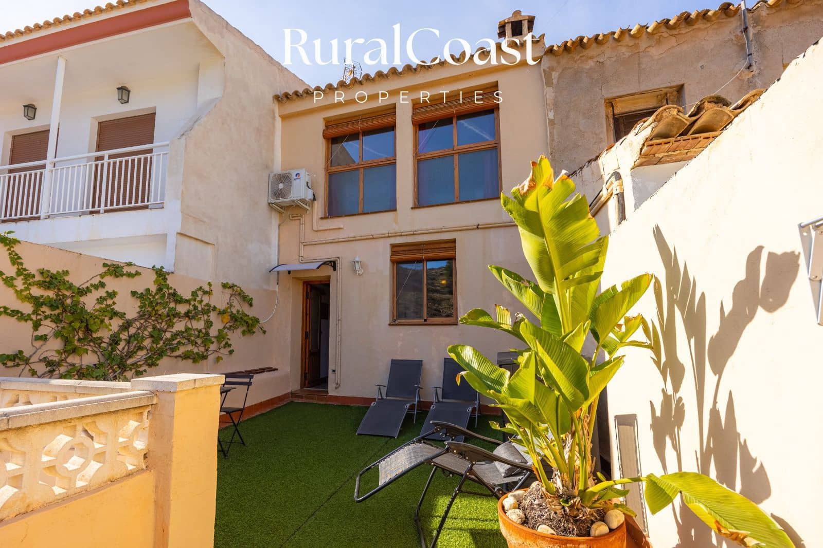 4 bedroom Villa for sale in Busot - € 259,000 (Ref: 9516607)