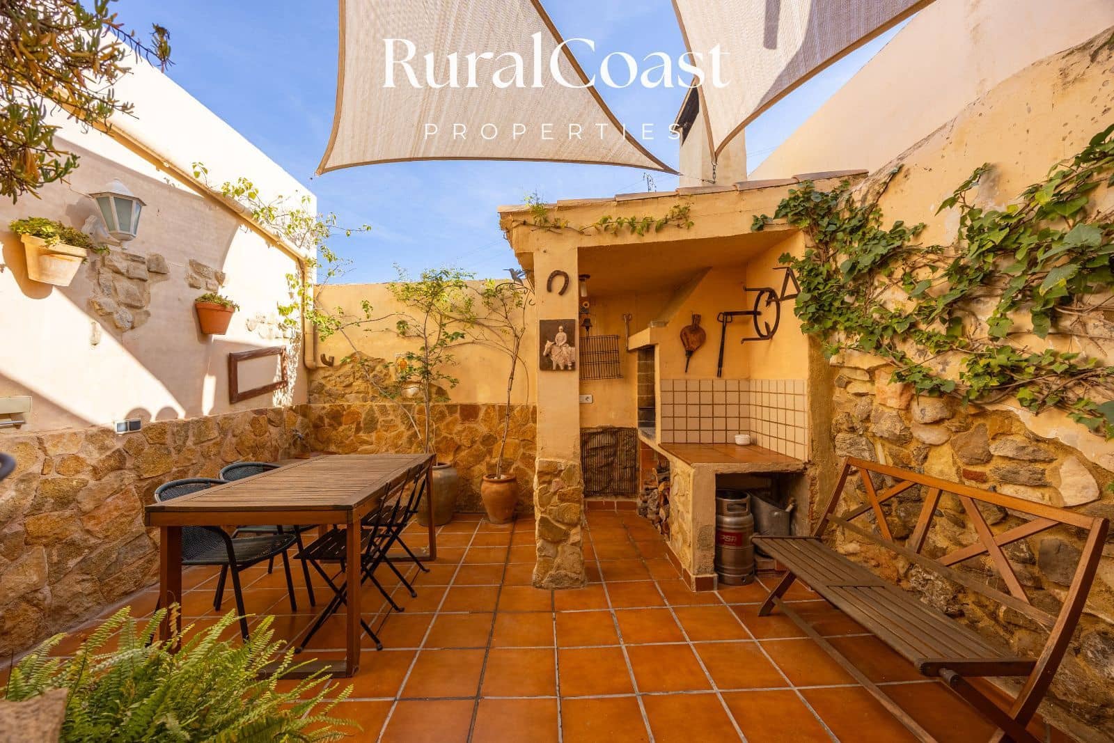 4 bedroom Villa for sale in Busot - € 259,000 (Ref: 9516607)