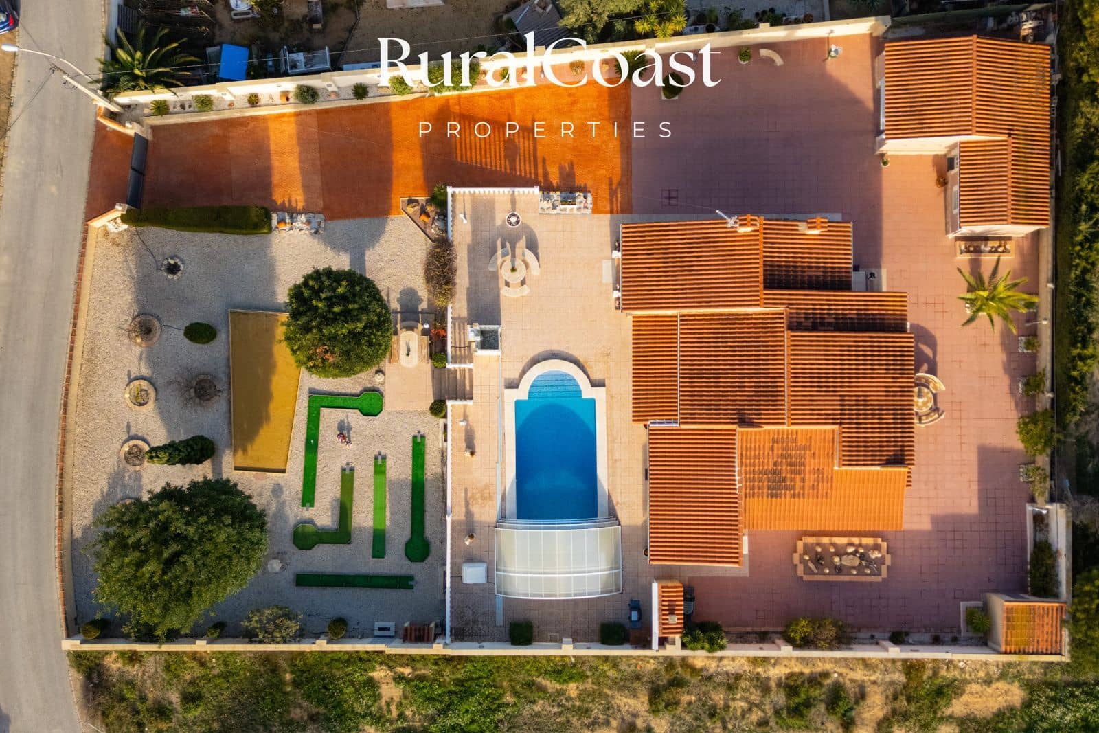 4 bedroom Villa for sale in Busot with pool garage - € 425,000 (Ref: 9560669)