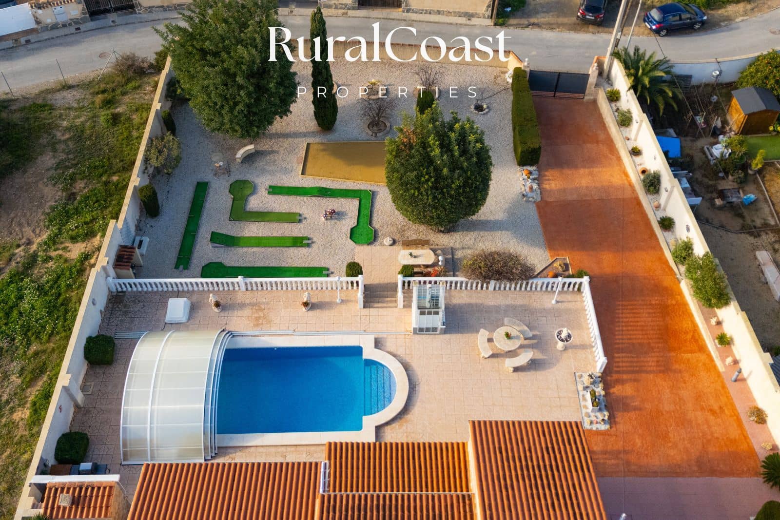 4 bedroom Villa for sale in Busot with pool garage - € 425,000 (Ref: 9560669)