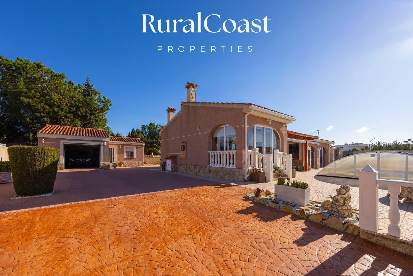 4 bedroom Villa for sale in Busot with pool garage - € 425,000 (Ref: 9560669)