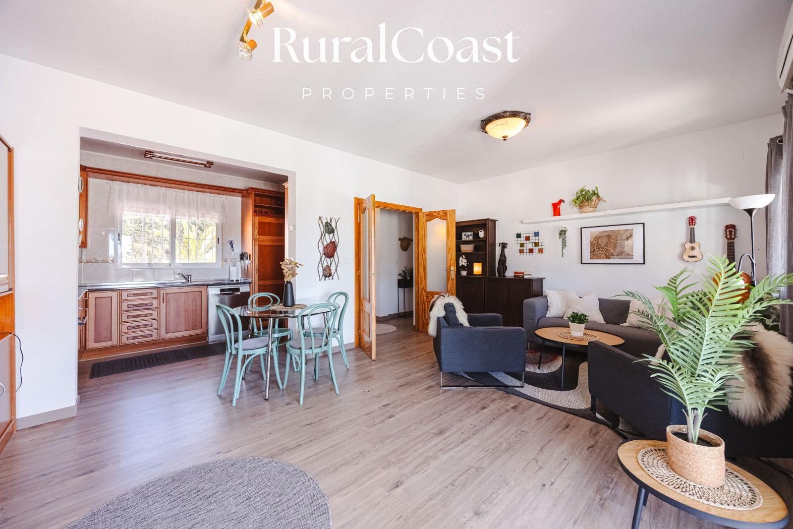 4 bedroom Villa for sale in Busot with pool garage - € 425,000 (Ref: 9560669)