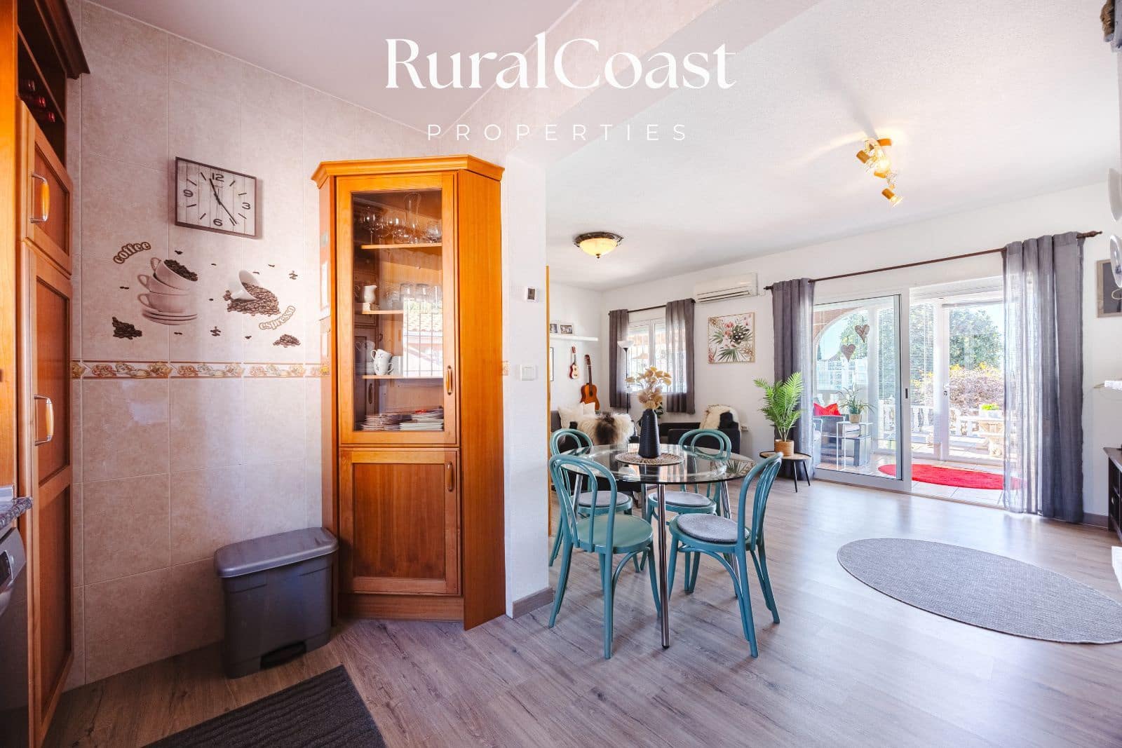 4 bedroom Villa for sale in Busot with pool garage - € 425,000 (Ref: 9560669)