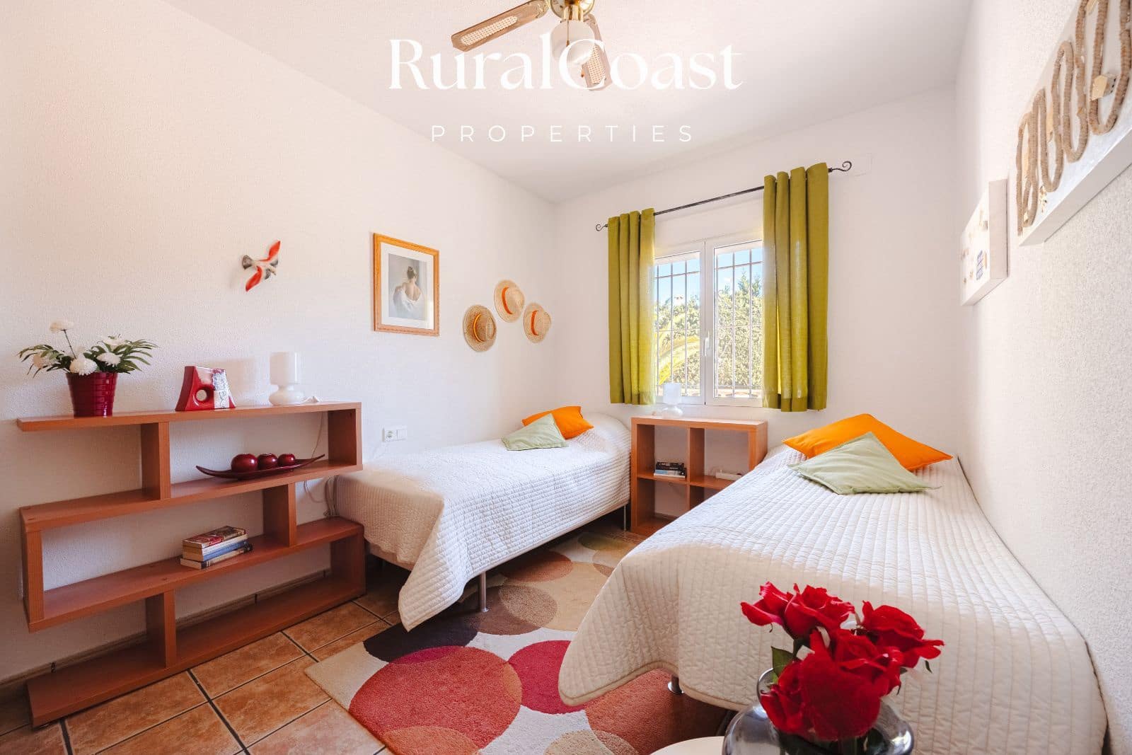 4 bedroom Villa for sale in Busot with pool garage - € 425,000 (Ref: 9560669)