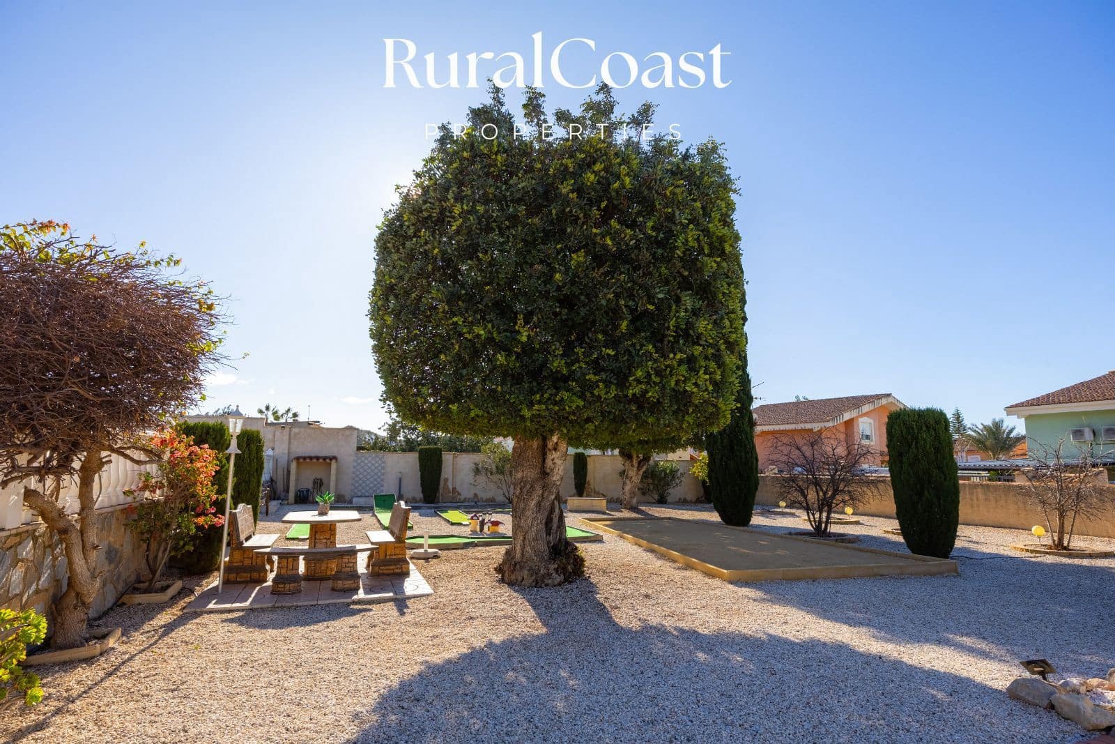 4 bedroom Villa for sale in Busot with pool garage - € 425,000 (Ref: 9560669)