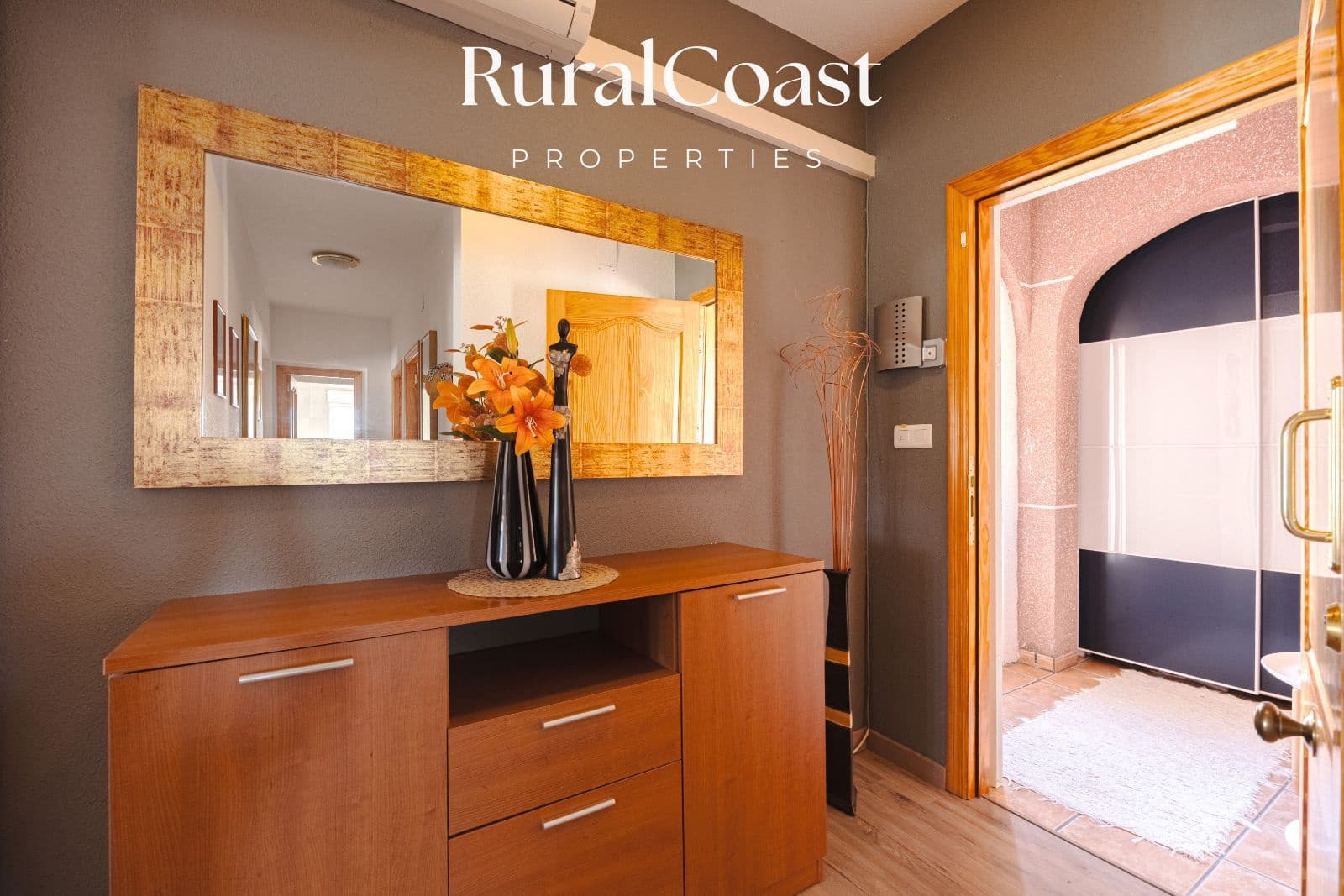 4 bedroom Villa for sale in Busot with pool garage - € 425,000 (Ref: 9560669)