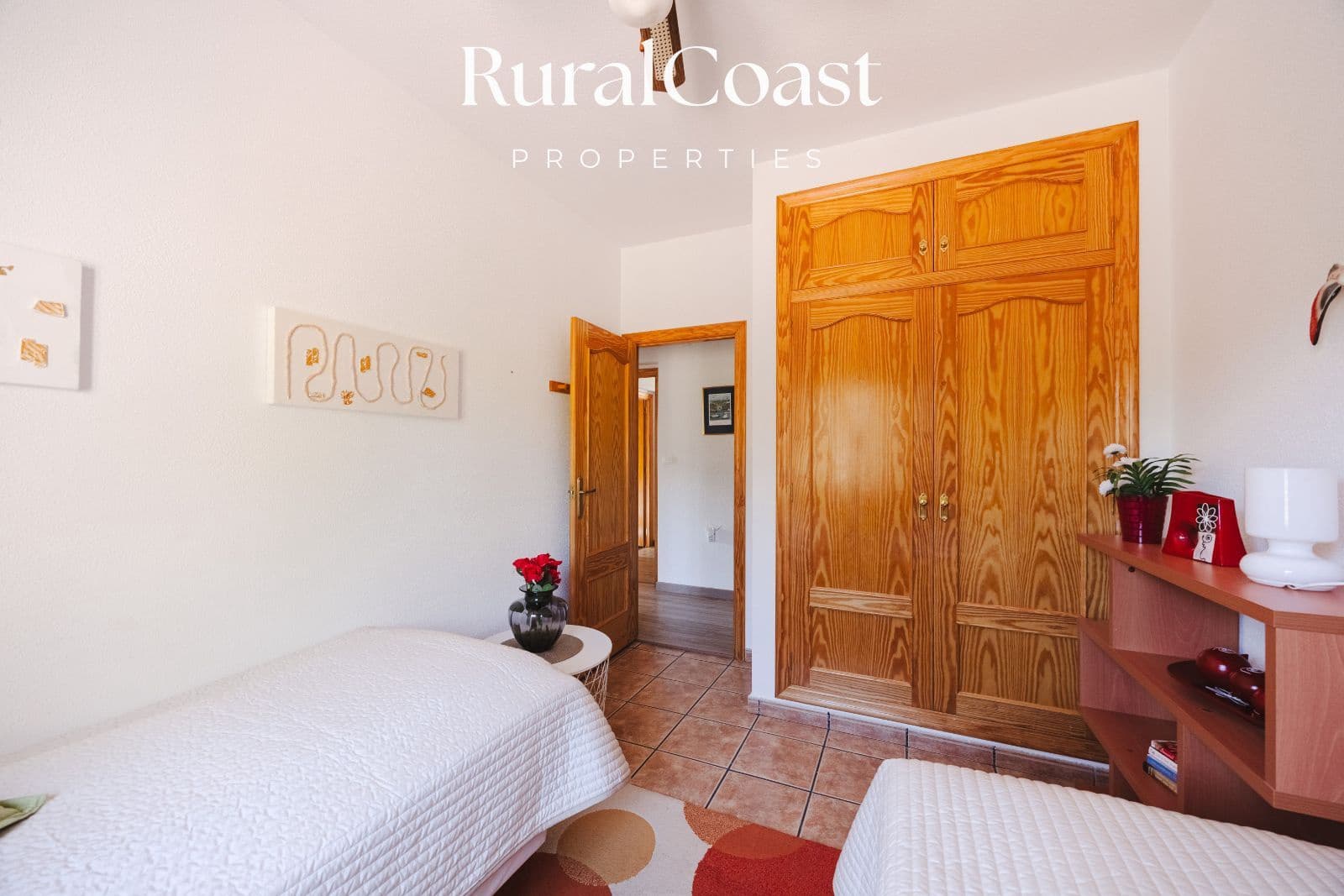 4 bedroom Villa for sale in Busot with pool garage - € 425,000 (Ref: 9560669)