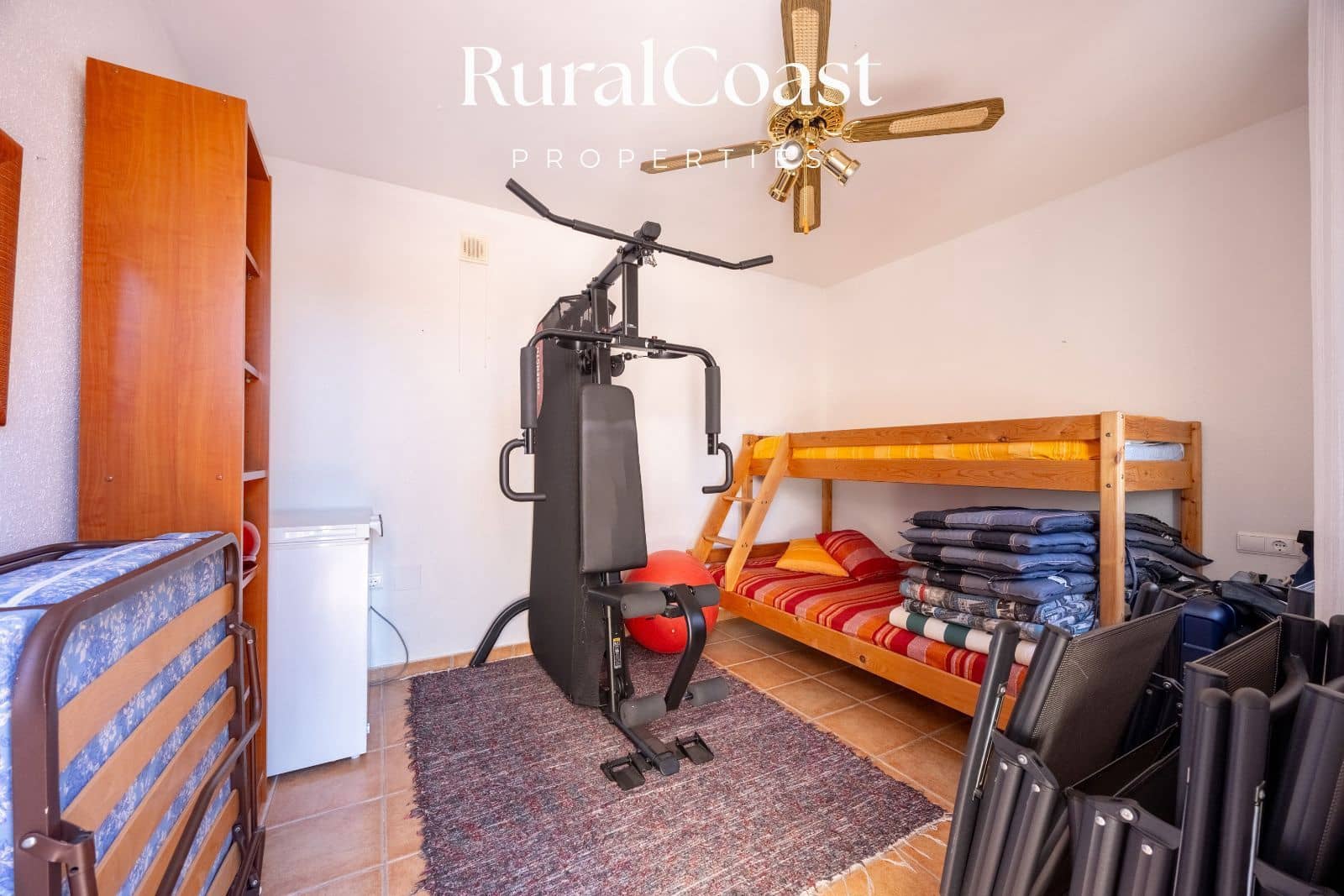 4 bedroom Villa for sale in Busot with pool garage - € 425,000 (Ref: 9560669)