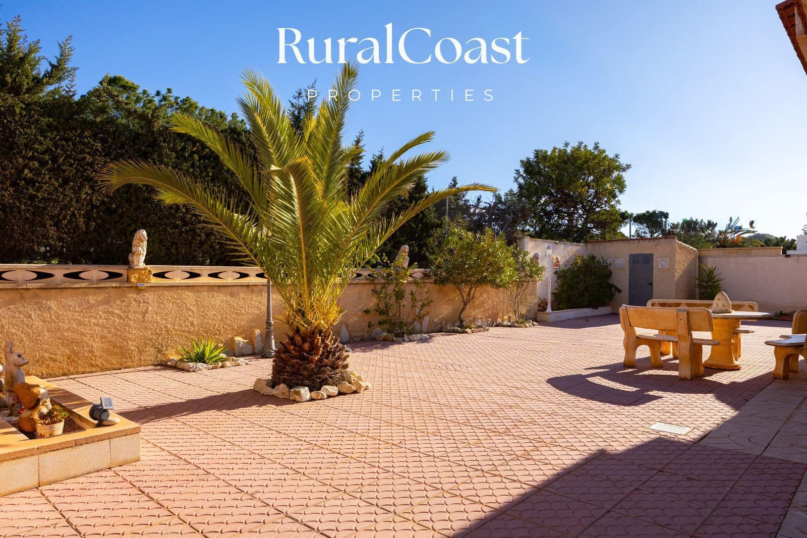 4 bedroom Villa for sale in Busot with pool garage - € 425,000 (Ref: 9560669)