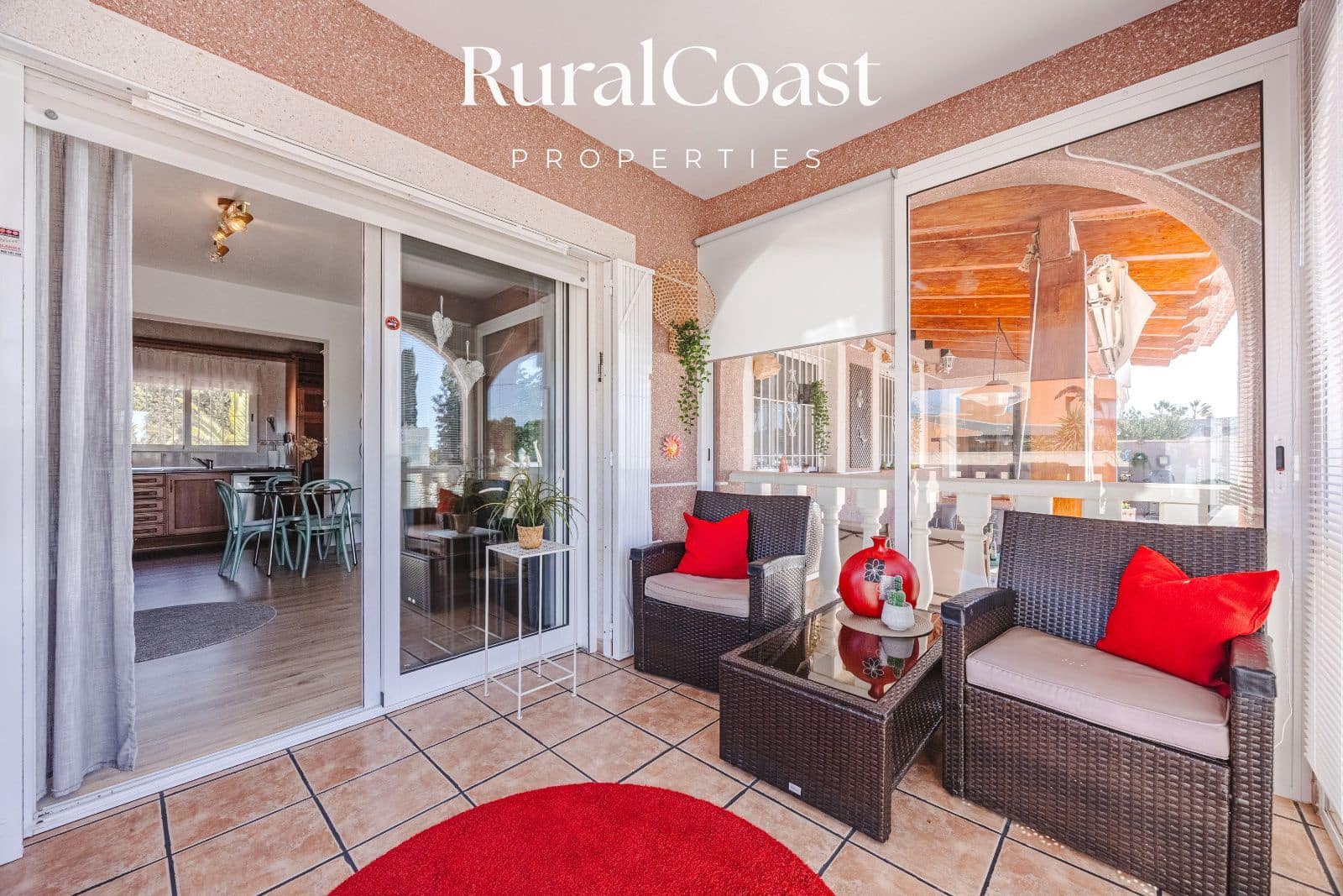 4 bedroom Villa for sale in Busot with pool garage - € 425,000 (Ref: 9560669)