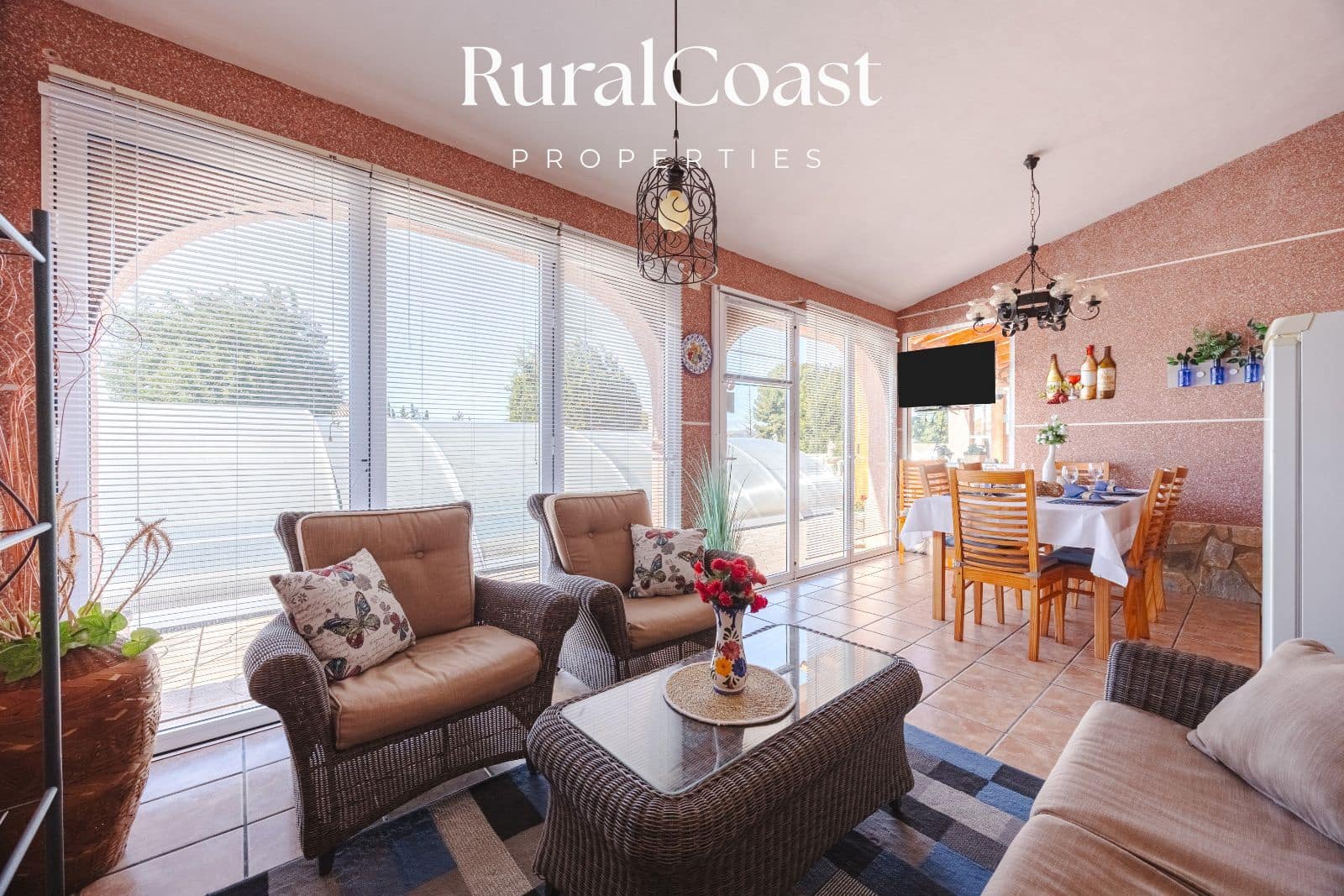 4 bedroom Villa for sale in Busot with pool garage - € 425,000 (Ref: 9560669)