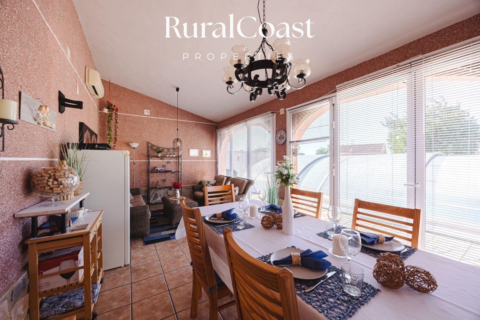 4 bedroom Villa for sale in Busot with pool garage - € 425,000 (Ref: 9560669)