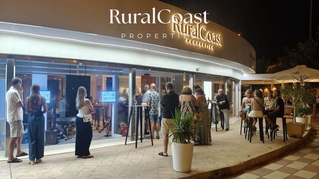 Kaupallinen vuokrattavana paikassa El Campello - 1 500 € (Ref: 9676019)