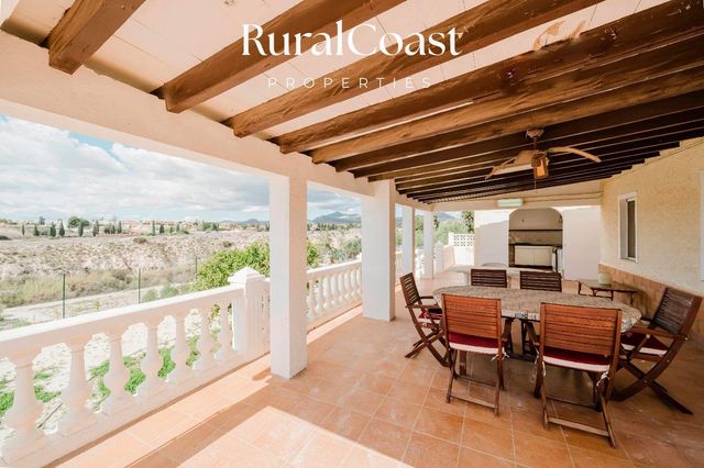 3 slaapkamer Villa te koop in Muchamiel / Mutxamel met zwembad garage - € 350.000 (Ref: 9778528)