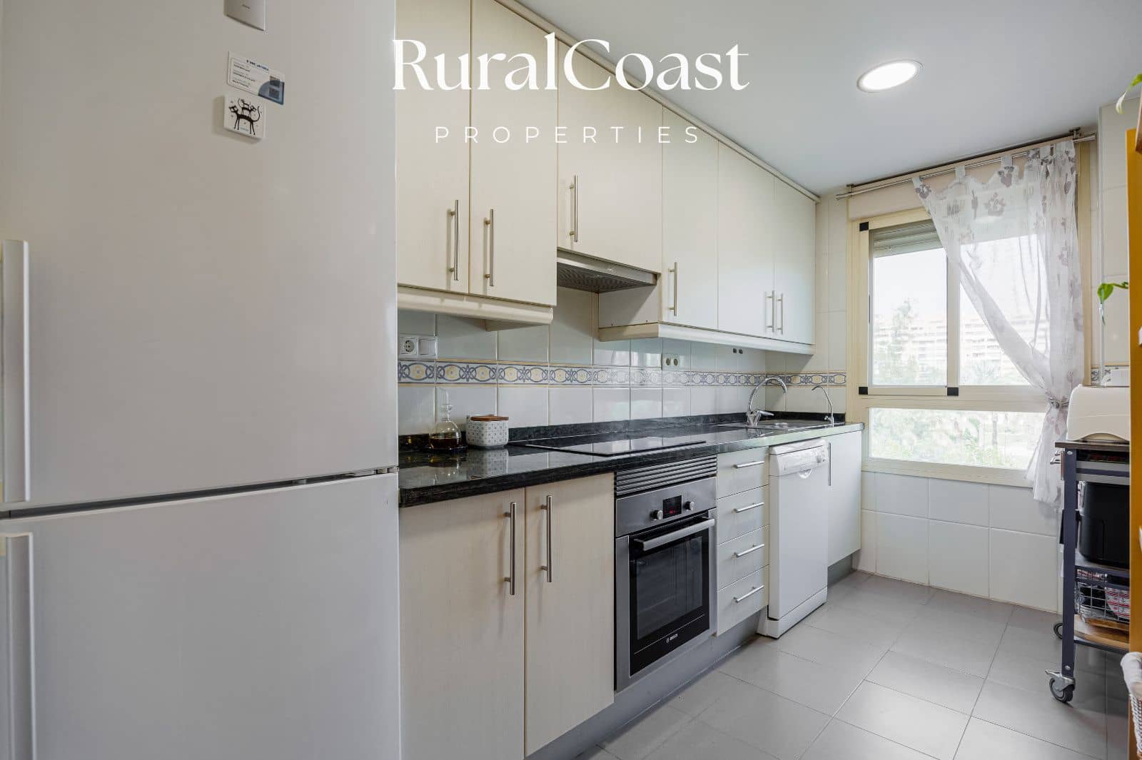 2 soverom Leilighet til salgs i Alicante by med svømmebasseng garasje - € 319 000 (Ref: 9778773)