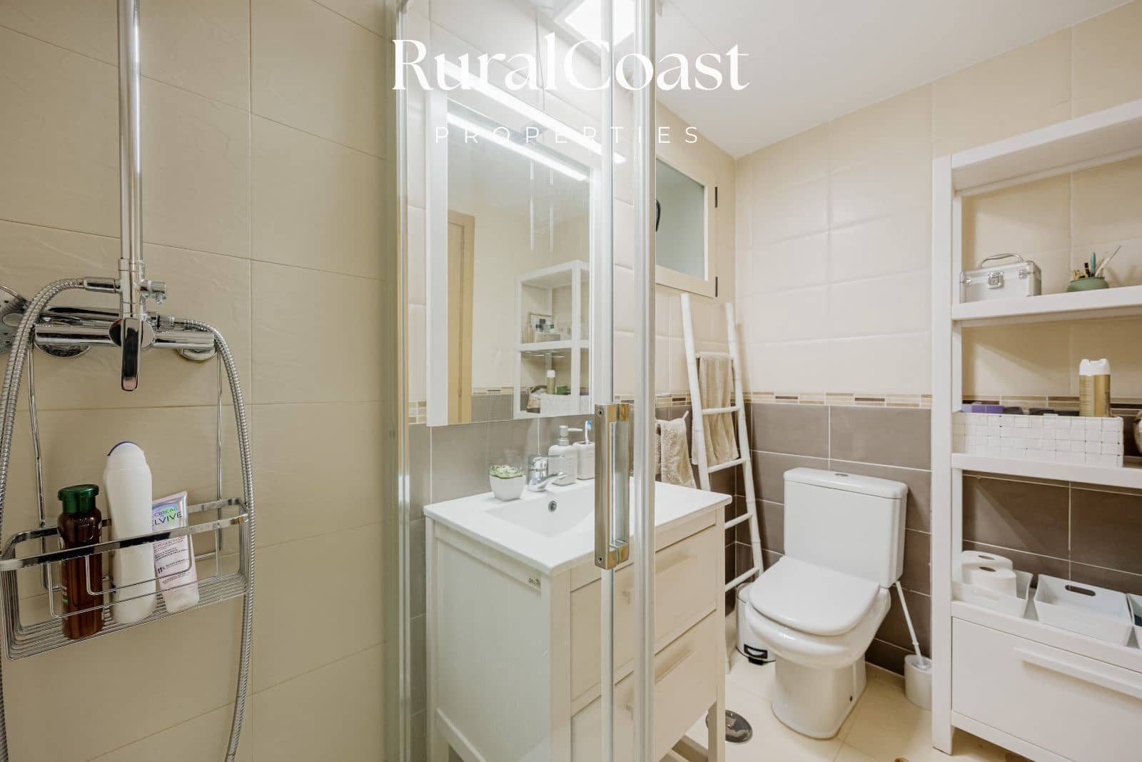 2 soverom Leilighet til salgs i Alicante by med svømmebasseng garasje - € 319 000 (Ref: 9778773)