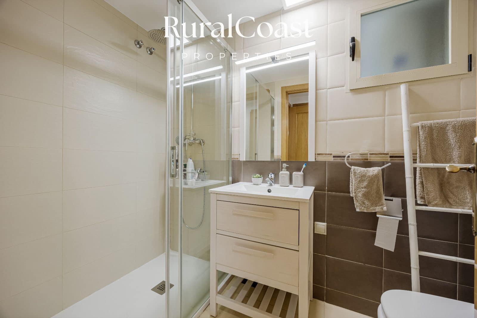 2 soverom Leilighet til salgs i Alicante by med svømmebasseng garasje - € 319 000 (Ref: 9778773)