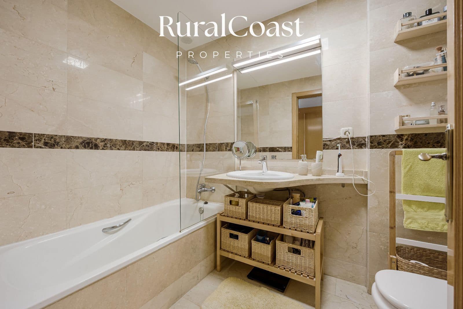 2 soverom Leilighet til salgs i Alicante by med svømmebasseng garasje - € 319 000 (Ref: 9778773)