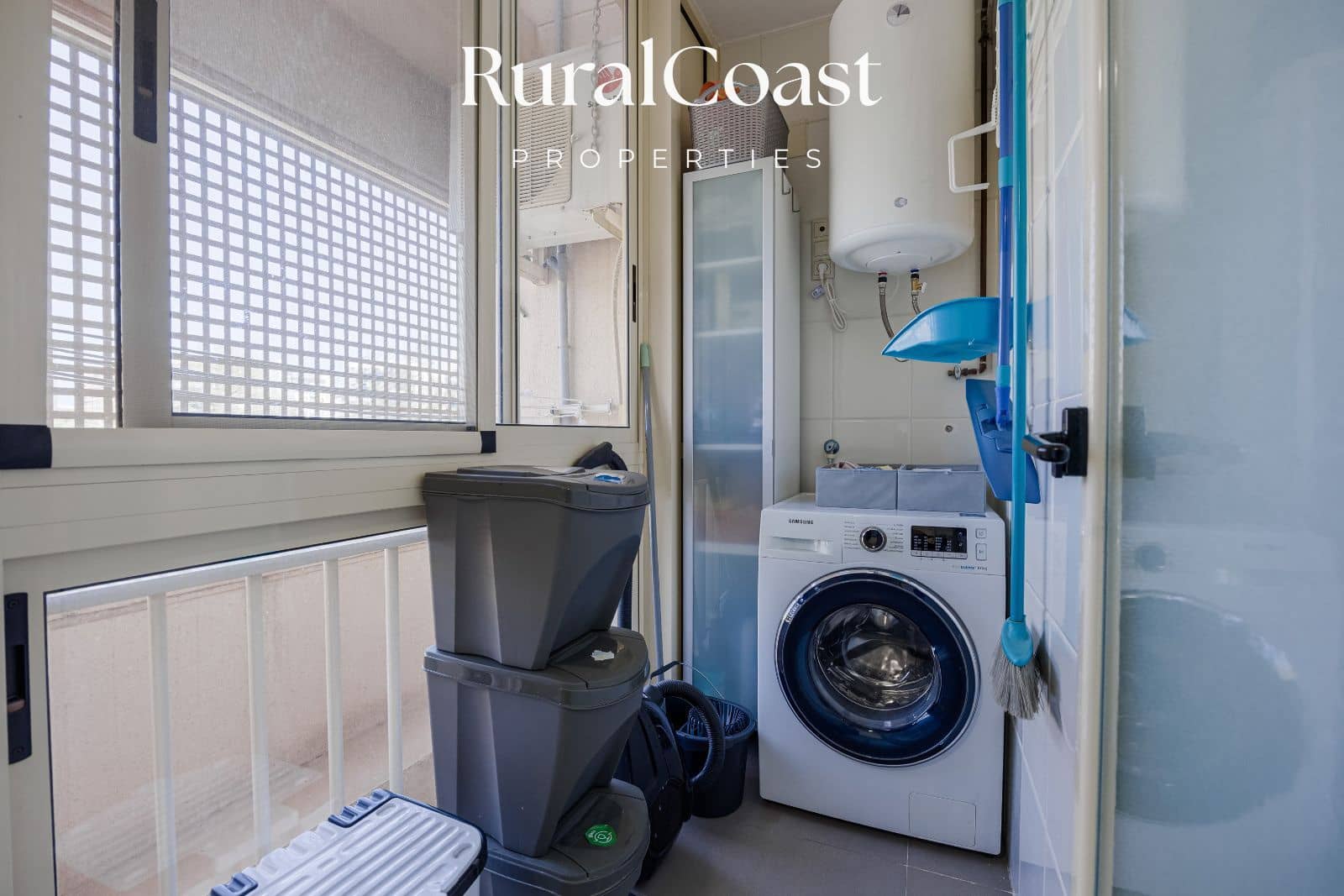 2 soverom Leilighet til salgs i Alicante by med svømmebasseng garasje - € 319 000 (Ref: 9778773)