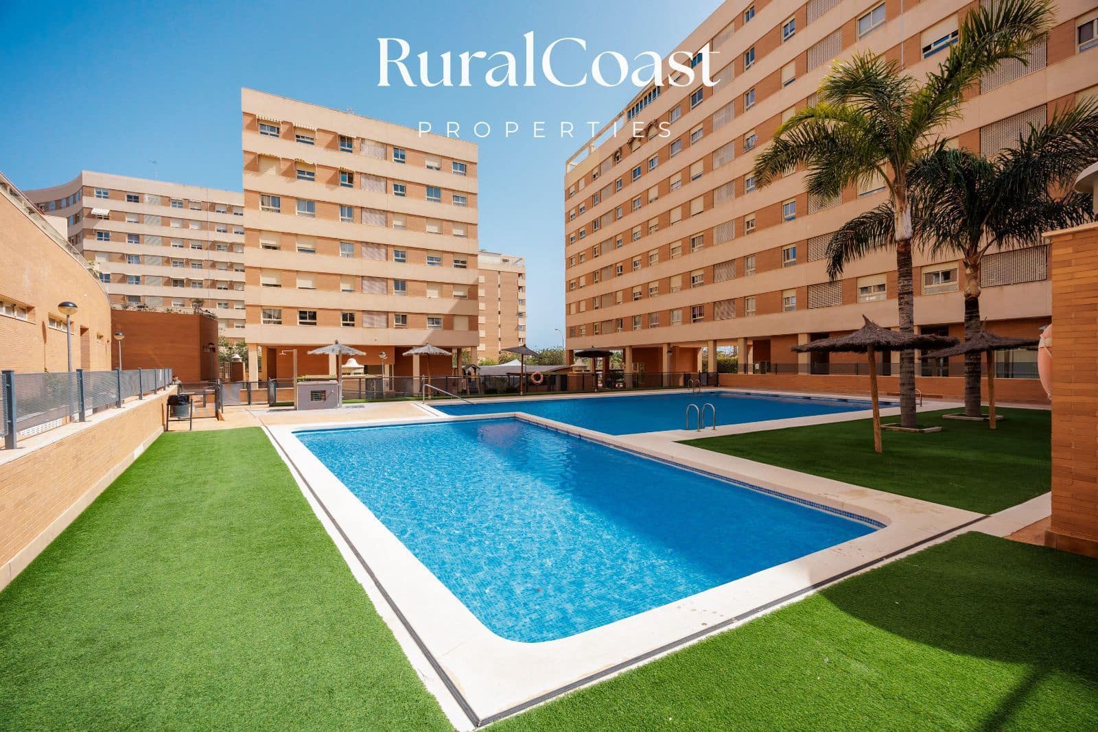 2 soverom Leilighet til salgs i Alicante by med svømmebasseng garasje - € 319 000 (Ref: 9778773)