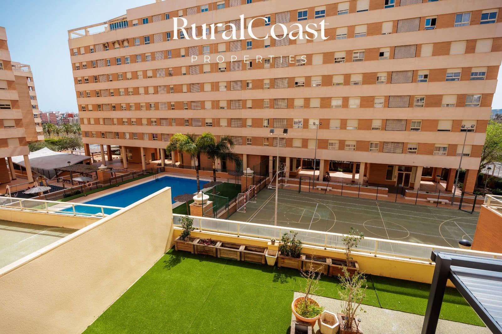 2 soverom Leilighet til salgs i Alicante by med svømmebasseng garasje - € 319 000 (Ref: 9778773)