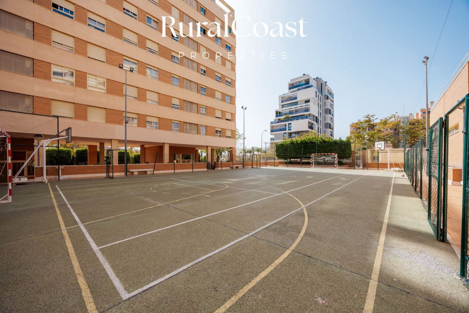 2 soverom Leilighet til salgs i Alicante by med svømmebasseng garasje - € 319 000 (Ref: 9778773)