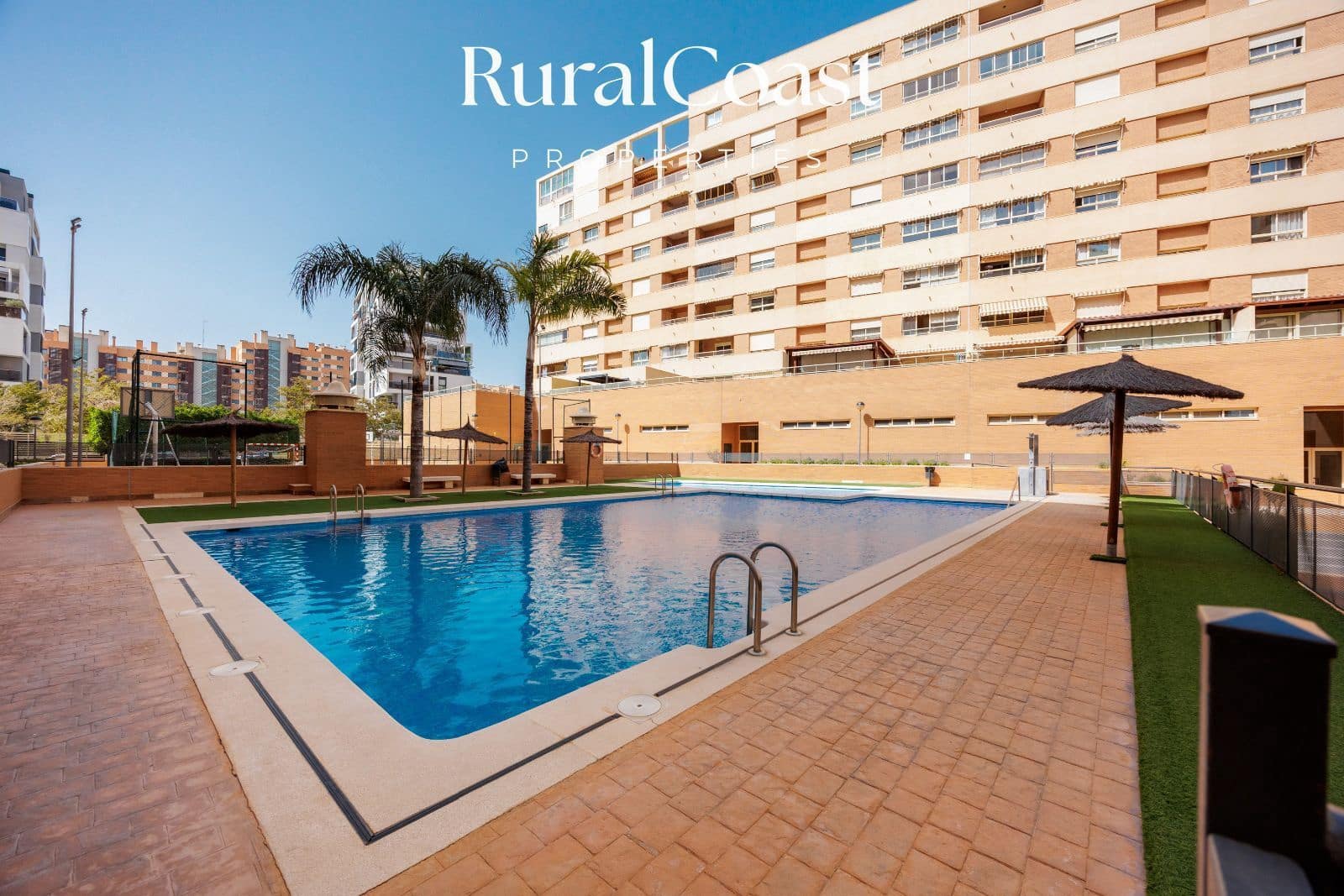 2 soverom Leilighet til salgs i Alicante by med svømmebasseng garasje - € 319 000 (Ref: 9778773)