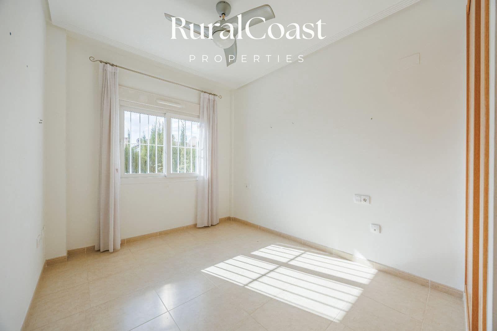2 bedroom Townhouse for sale in Busot with pool garage - € 220,000 (Ref: 9844587)