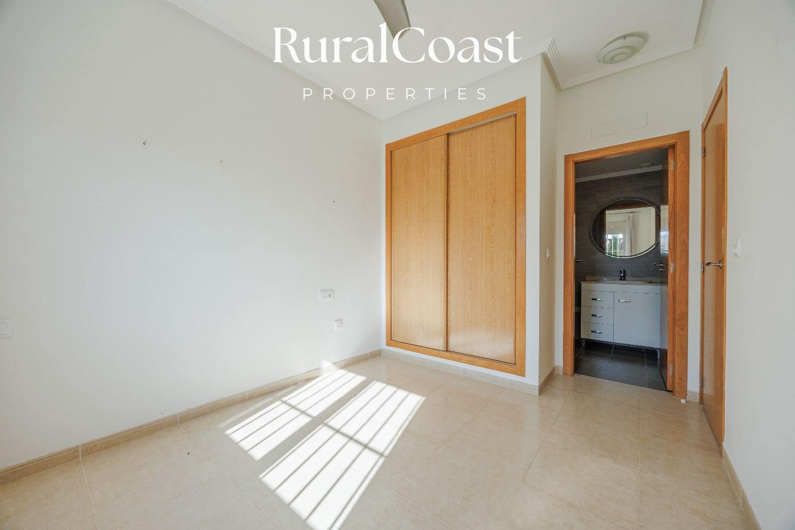 2 bedroom Townhouse for sale in Busot with pool garage - € 220,000 (Ref: 9844587)
