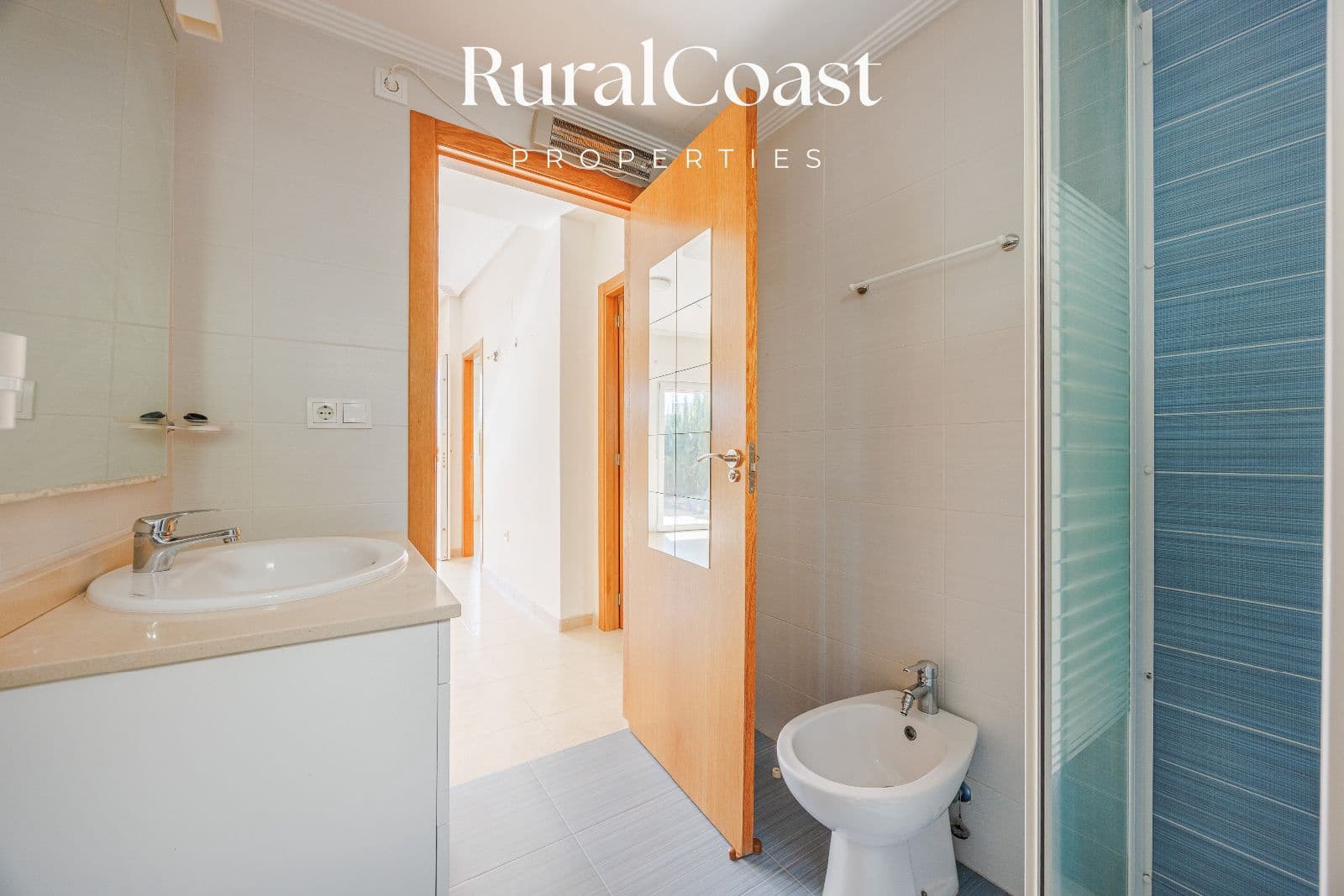 2 bedroom Townhouse for sale in Busot with pool garage - € 220,000 (Ref: 9844587)