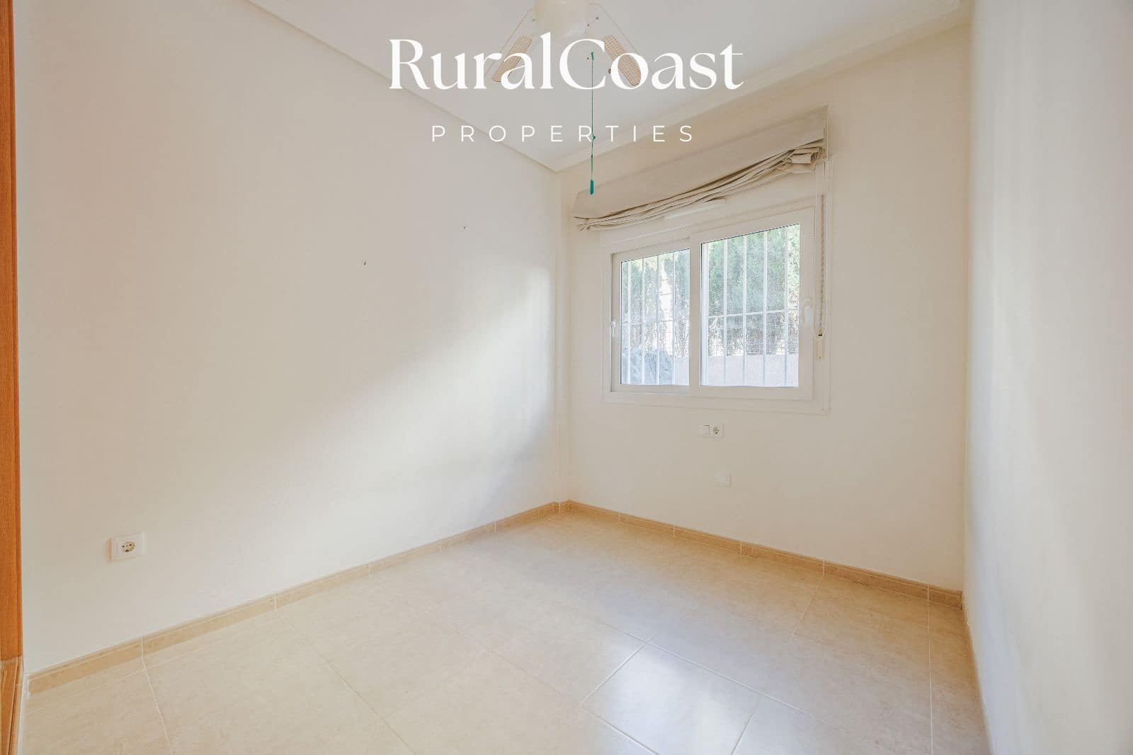 2 bedroom Townhouse for sale in Busot with pool garage - € 220,000 (Ref: 9844587)