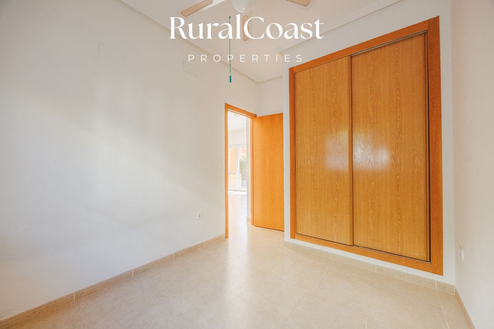 2 bedroom Townhouse for sale in Busot with pool garage - € 220,000 (Ref: 9844587)